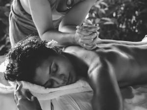 Massage: 10+1 reasons why it is a necessity and not a luxury!